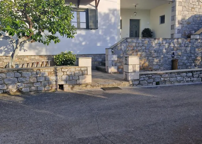 Anna Maria Ajos Nikolaos